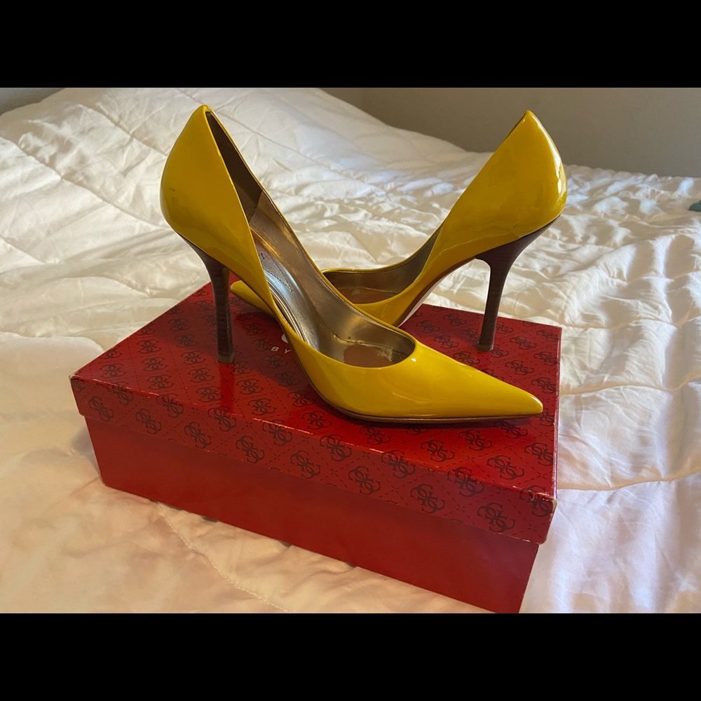 Guess Yellow Leather Pumps